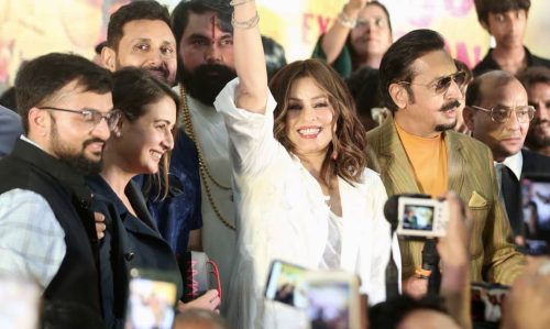 Stage-Mahima-Chaudhary-Gulshan-Grover-Priti-Jhangiani-